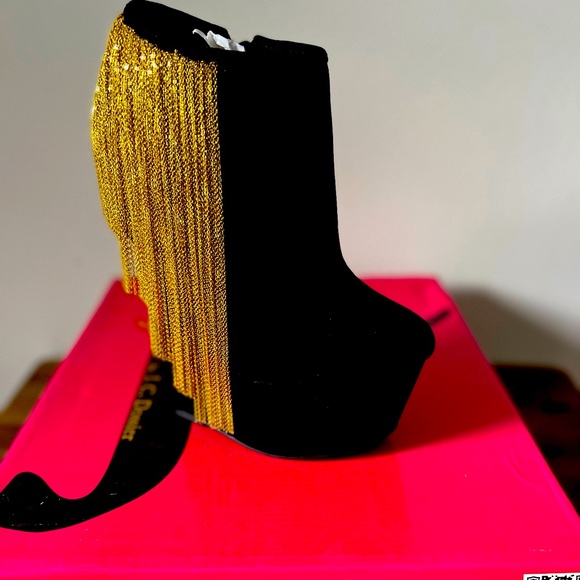 Shoe Booties - Picture 1 of 9